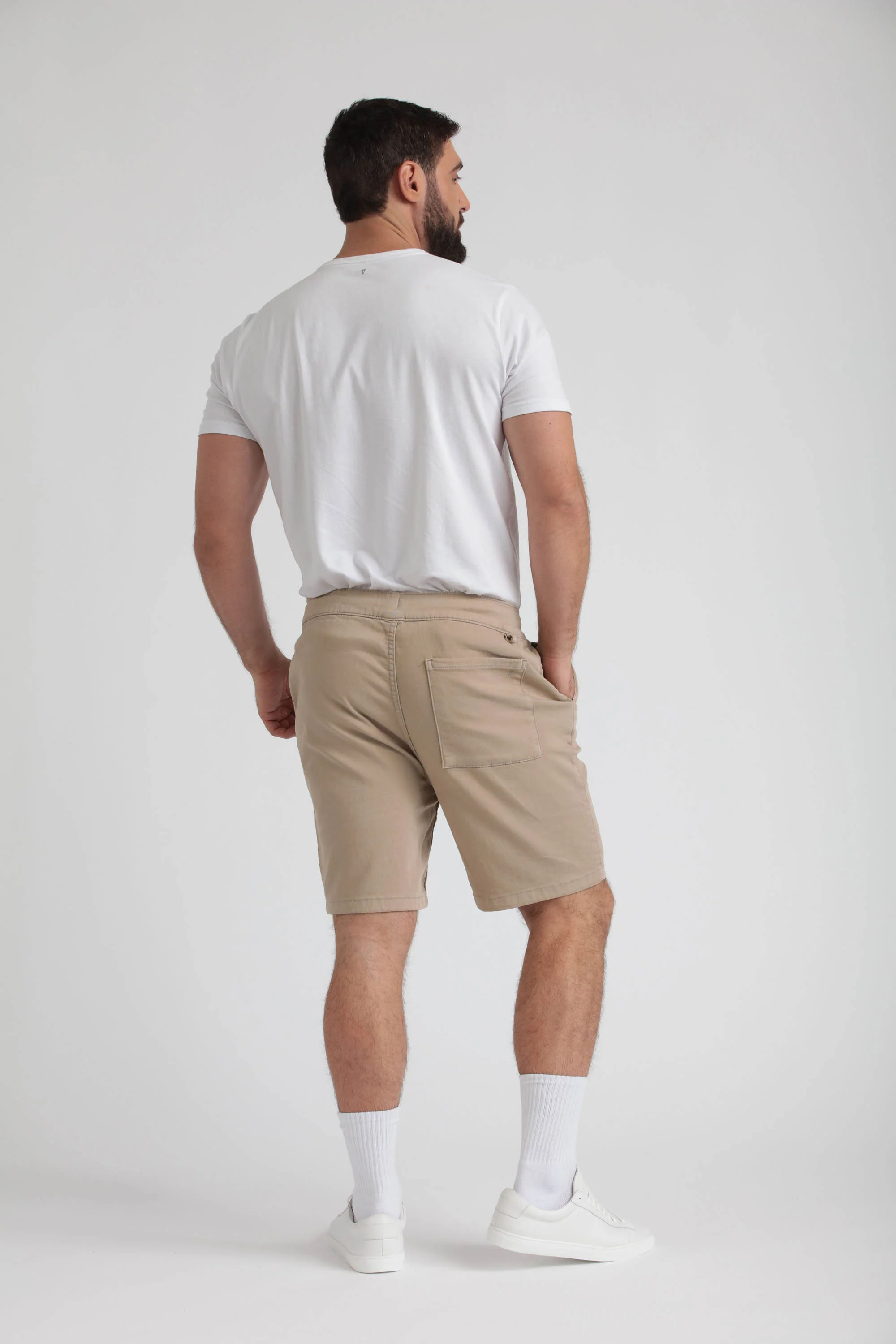 Everyday Comfort Shorts (Athletic Fit) / Light Khaki & Navy - Image 4