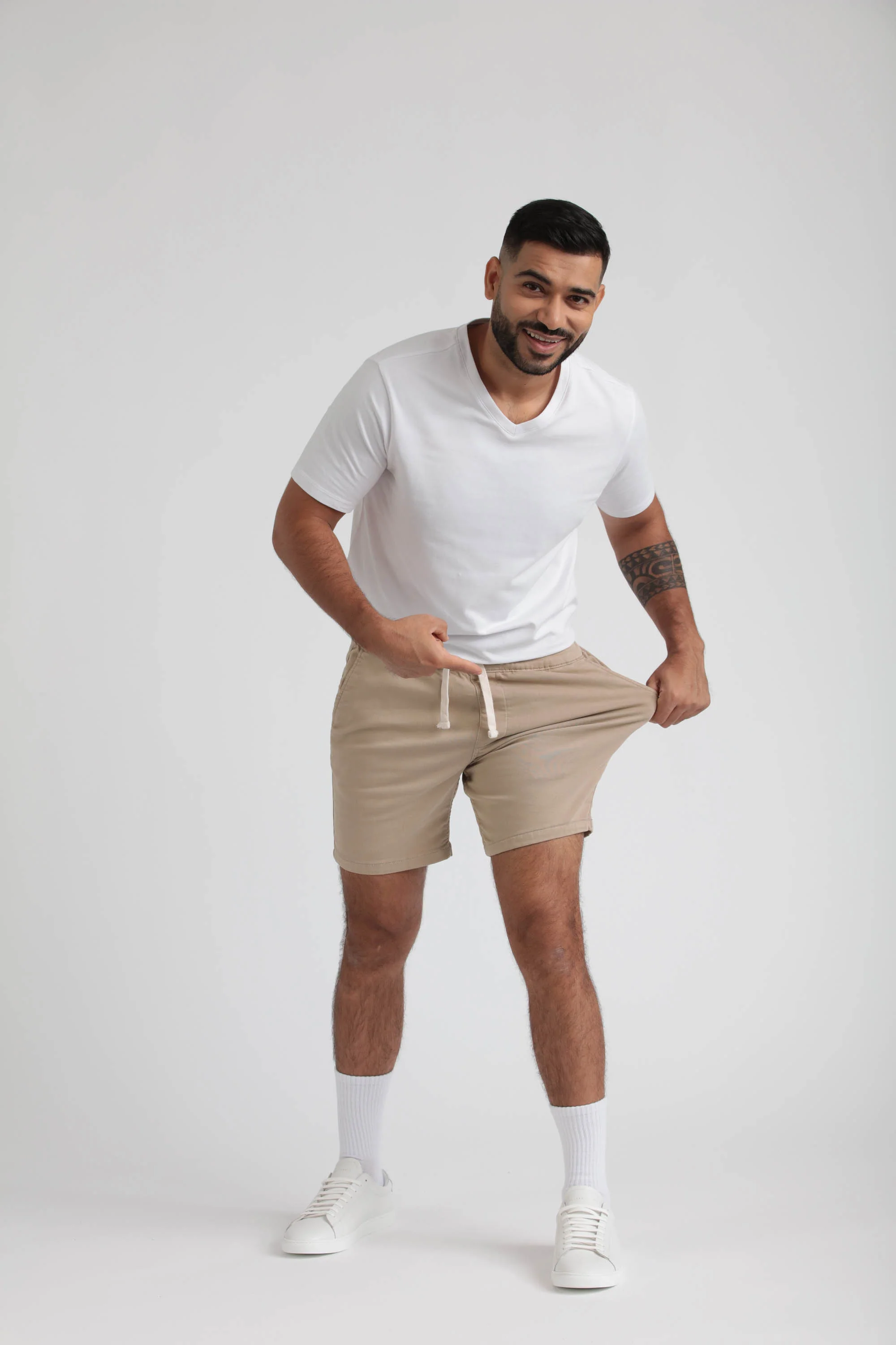 Everyday Comfort Shorts (Slim Fit) / Light Khaki & Navy - Image 3